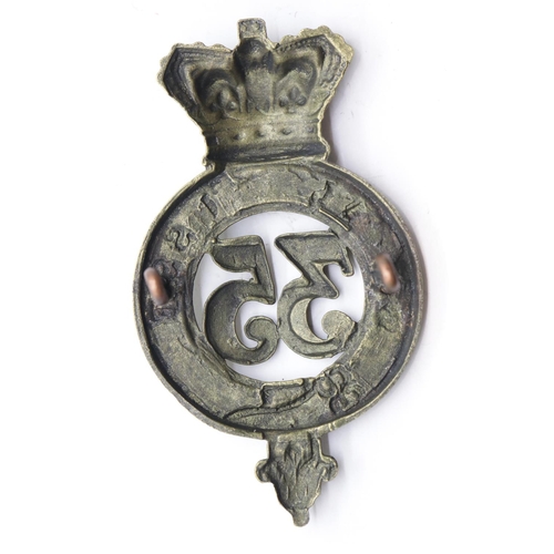 3351 - British Glengarry badge for 35th Royal Sussex Regiment. P&P Group 1 (£14+VAT for the first lot and £... 