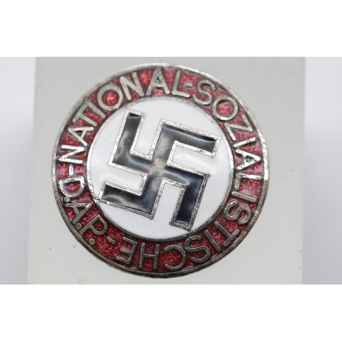 3367 - German WWII type enamelled party badge. P&P Group 1 (£14+VAT for the first lot and £1+VAT for subseq... 