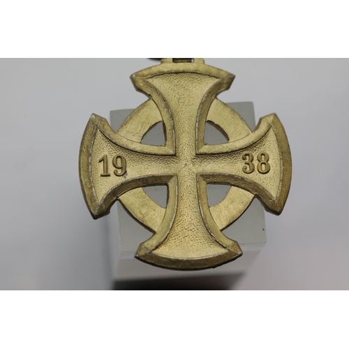 3442 - German WWII Luftschutz Bravery Cross, boxed. P&P Group 1 (£14+VAT for the first lot and £1+VAT for s... 