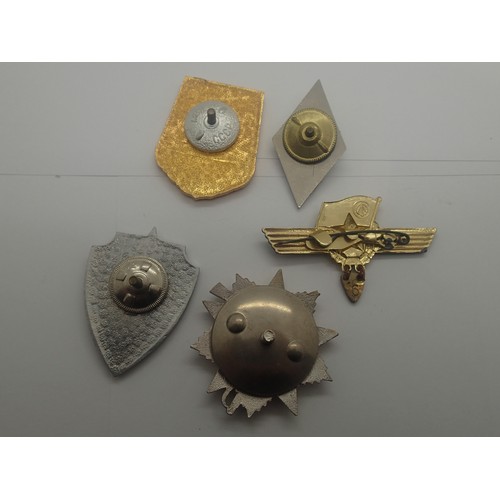 3434 - Collection of Soviet enamelled metal badges. P&P Group 1 (£14+VAT for the first lot and £1+VAT for s... 