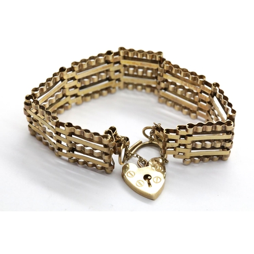 1012 - 9ct gold gate bracelet with padlock clasp, 9.9g. P&P Group 1 (£14+VAT for the first lot and £1+VAT f... 