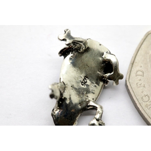 1037 - 925 silver frog pin cushion, 4.7g, L: 2 cm. P&P Group 1 (£14+VAT for the first lot and £1+VAT for su... 