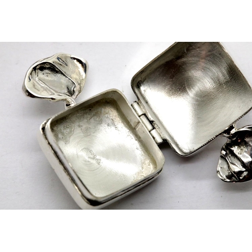 1047 - Sterling silver sweet pill box, 12g, L: 4.5 cm. P&P Group 1 (£14+VAT for the first lot and £1+VAT fo... 