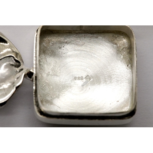 1047 - Sterling silver sweet pill box, 12g, L: 4.5 cm. P&P Group 1 (£14+VAT for the first lot and £1+VAT fo... 