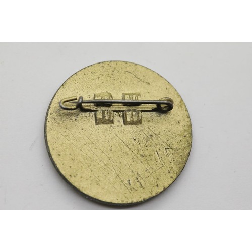 3410 - German Third Reich gold 'tinnie' day badge. P&P Group 1 (£14+VAT for the first lot and £1+VAT for su... 