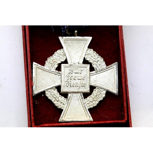 3465 - German WWII type 25 Years' Service cross, boxed. P&P Group 1 (£14+VAT for the first lot and £1+VAT f... 