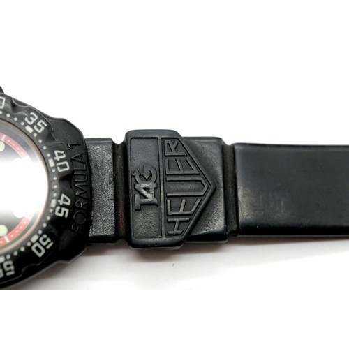 1069 - Rare Tag Heuer Professional 200m quartz ladies/youth wristwatch with black rubber strap. P&P Group 1... 