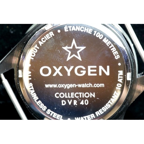 1076 - Gents Oxygen luminous divers wristwatch, dial D: 30 mm. Working at lotting. P&P Group 1 (£14+VAT for... 