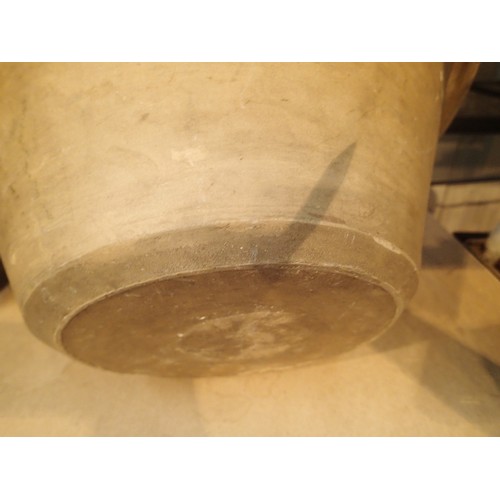 153 - Large brown ceramic mixing/dough bowl. Not available for in-house P&P.
Condition Report: D: 40 cm, H... 