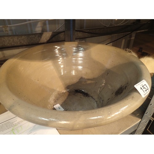 153 - Large brown ceramic mixing/dough bowl. Not available for in-house P&P.
Condition Report: D: 40 cm, H... 