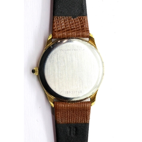 1112 - Longines gents mid-size gold plated quartz wristwatch on brown leather strap, D: 26 mm, requires bat... 