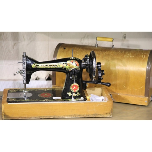 3001 - Mercedes sewing machine in wooden case, in very good condition. P&P Group 3 (£25+VAT)