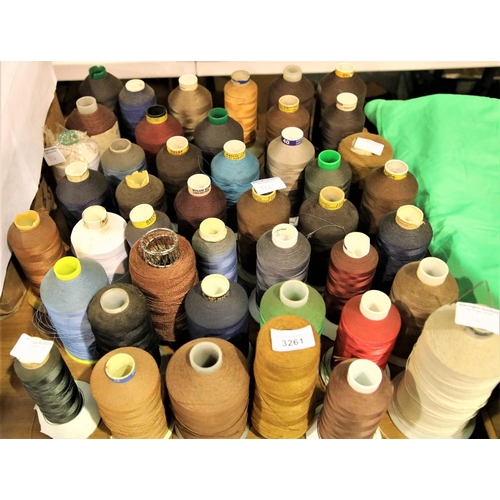 3261 - Approximately forty mixed thread spools. P&P Group 3 (£25+VAT)