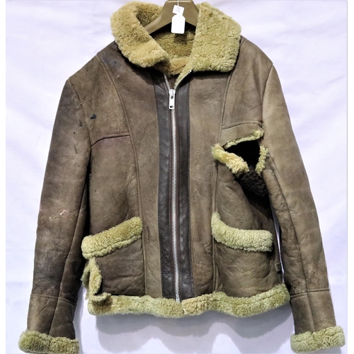 3198 - English sheepskin vintage flying jacket with 20 cm tear to armpit. P&P Group 3 (£25+VAT)