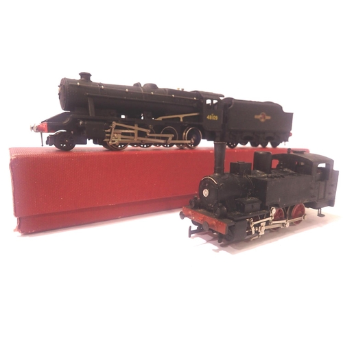 2396 - Hornby Dublo 2 rail 8F 48109 boxed and a further 0.6.0 shunter. P&P Group 1 (£14+VAT for the first l... 