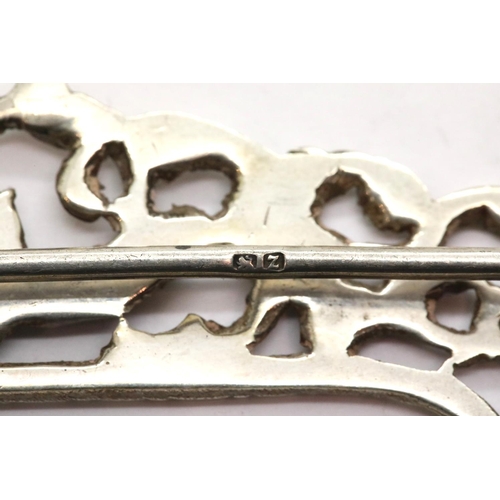 1064 - Large hallmarked silver nursing buckle, L: 10 cm, 55g. P&P Group 1 (£14+VAT for the first lot and £1... 