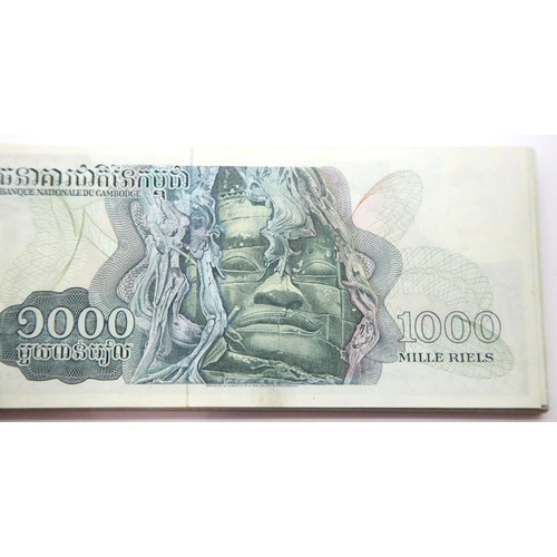 1093 - Eighty-eight Cambodian 1000 Reales banknotes (legal tender in Cambodia). P&P Group 1 (£14+VAT for th... 