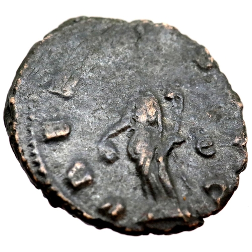 1113 - Gallienus - Radiate period Roman Bronze coin with Deity holding decapitated head of enemy. P&P Group... 