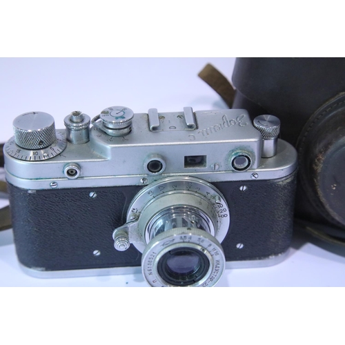 1204 - Zopkwic vintage Russian camera with case. P&P Group 2 (£18+VAT for the first lot and £3+VAT for subs... 