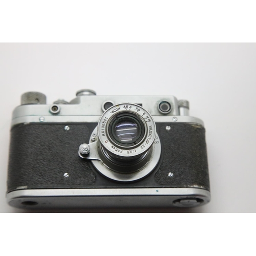 1204 - Zopkwic vintage Russian camera with case. P&P Group 2 (£18+VAT for the first lot and £3+VAT for subs... 