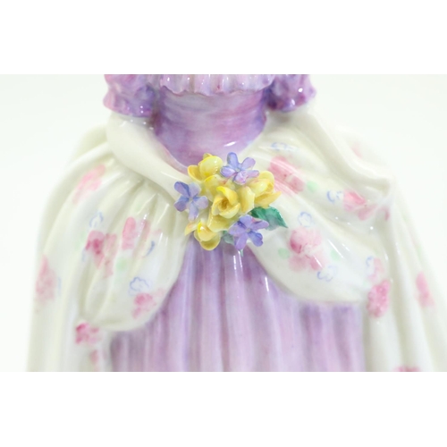 1304 - Royal Doulton figurine, Dainty Nay HN1656, H: 15 cm. P&P Group 2 (£18+VAT for the first lot and £3+V... 