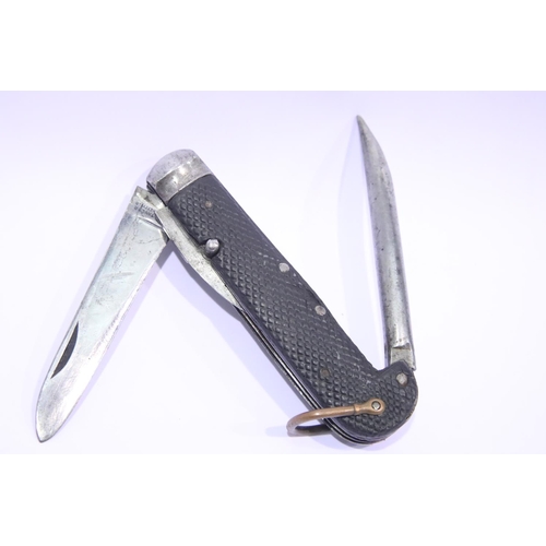 1184 - Military folding pocket knife dated 1938 by Taylor Sheffield. P&P Group 2 (£18+VAT for the first lot... 