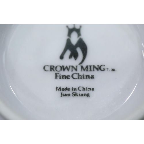 1354 - Crown Ming tea and dinner service, 38 pieces in total. Not available for in-house P&P