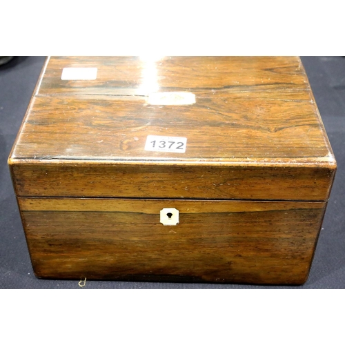 1372 - Mahogany jewellery/trinket box with fitted interior, 30 x 21 cm. P&P Group 3 (£25+VAT for the first ... 