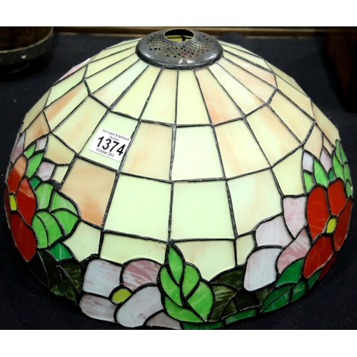 1374 - Large Tiffany style leaded lamp shade, all panes in good condition. Not available for in-house P&P.