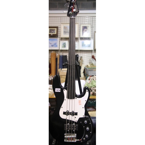 1414 - Hohner fretless PJ bass F1 in black with white scratchplate, no 8722901, twin pickups. Not available... 