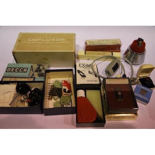 1230 - Box of vintage stereo related items. P&P Group 2 (£18+VAT for the first lot and £3+VAT for subsequen... 