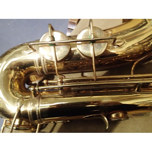 1439 - Cased H Selmer, Paris Modele 22 saxophone number 2453. P&P Group 3 (£25+VAT for the first lot and £5... 