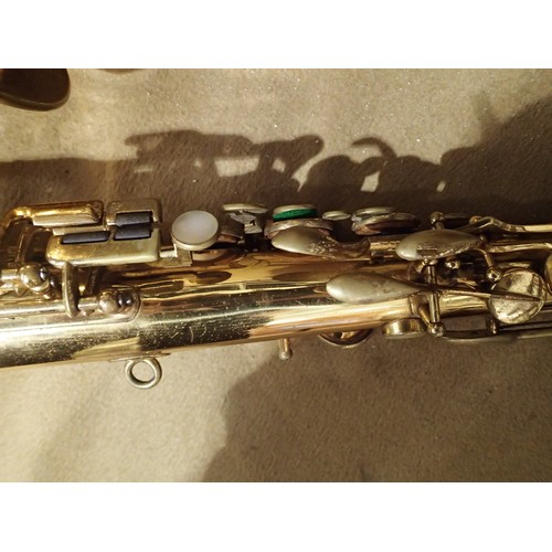 1439 - Cased H Selmer, Paris Modele 22 saxophone number 2453. P&P Group 3 (£25+VAT for the first lot and £5... 