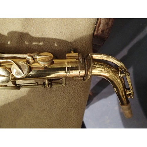 1439 - Cased H Selmer, Paris Modele 22 saxophone number 2453. P&P Group 3 (£25+VAT for the first lot and £5... 