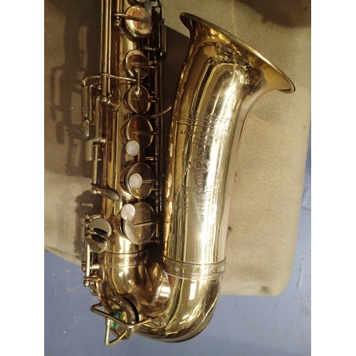 1439 - Cased H Selmer, Paris Modele 22 saxophone number 2453. P&P Group 3 (£25+VAT for the first lot and £5... 