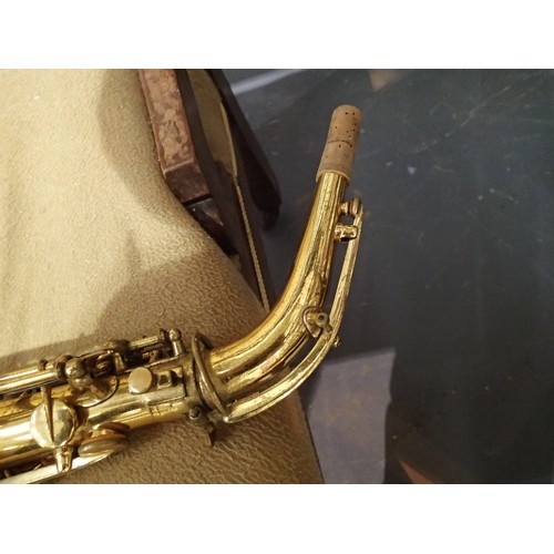 1439 - Cased H Selmer, Paris Modele 22 saxophone number 2453. P&P Group 3 (£25+VAT for the first lot and £5... 