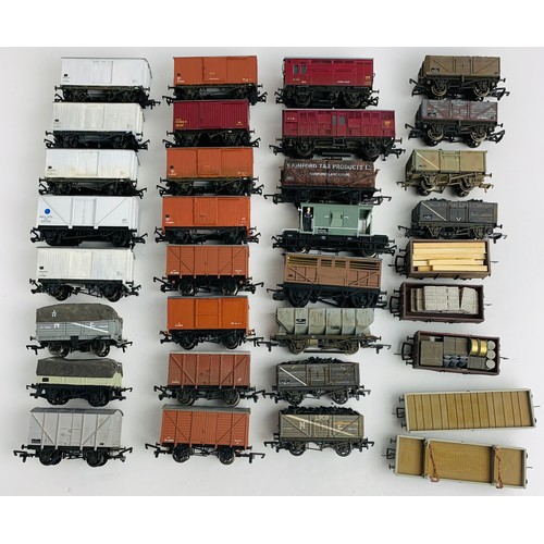 2058 - 33x OO Gauge Assorted Freight Wagons - Unboxed. P&P Group 3 (£25+VAT for the first lot and £5+VAT fo... 
