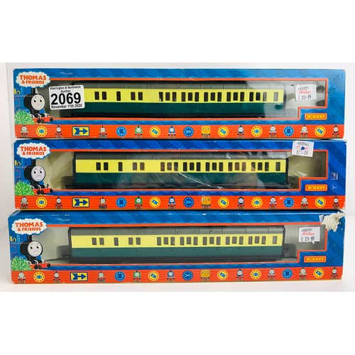 2069 - Hornby OO Thomas & Friends 3x Gordon Brake Coaches R121 - All Boxed. P&P Group 2 (£18+VAT for the fi... 