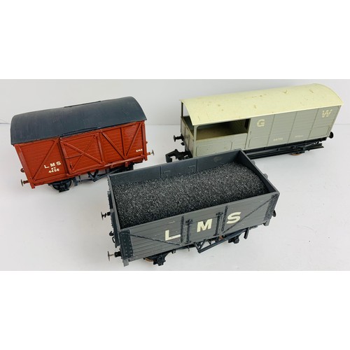 2122 - 3x O Gauge Kit Built Wagons. P&P Group 1 (£14+VAT for the first lot and £1+VAT for subsequent lots)