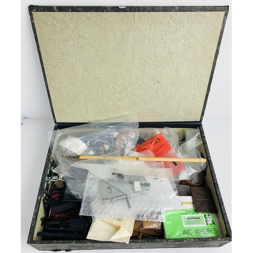 2124 - An Assortment of O Gauge Parts - See Picture. P&P Group 2 (£18+VAT for the first lot and £3+VAT for ... 
