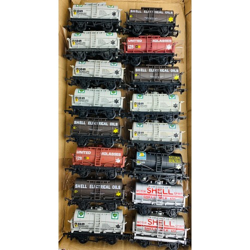 2166 - 16x OO Gauge Petrol Tank Wagons. P&P Group 3 (£25+VAT for the first lot and £5+VAT for subsequent lo... 