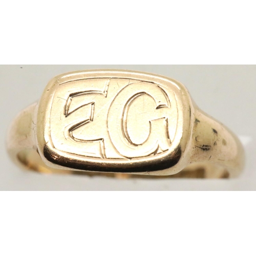 1019 - 9ct gold signet ring with initials EG, size Q, 4.2g. P&P Group 1 (£14+VAT for the first lot and £1+V... 