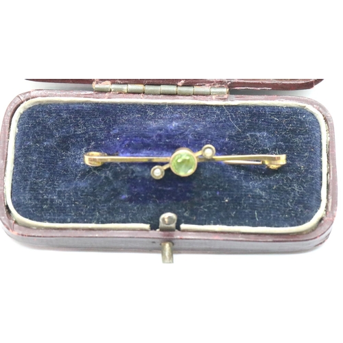 1057 - 9ct gold bar brooch with peridot and seed pearls in original case, 1.8g. P&P Group 1 (£14+VAT for th... 
