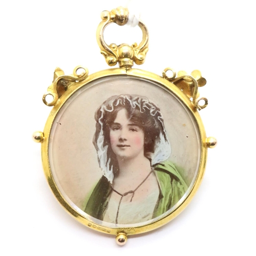 1062 - Victorian 9ct gold hallmarked 1837-1901, double sided locket with portrait of a lady to one side and... 
