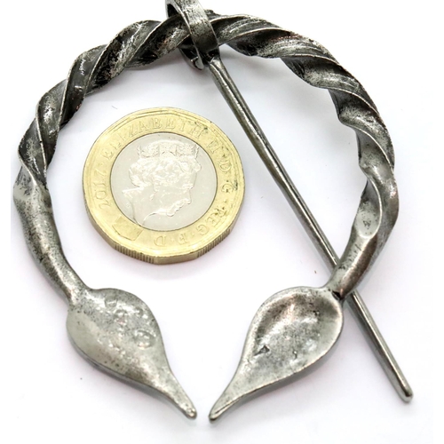 1076 - Antique type Nordic style penannular cloak pin, D: 53 mm. P&P Group 1 (£14+VAT for the first lot and... 