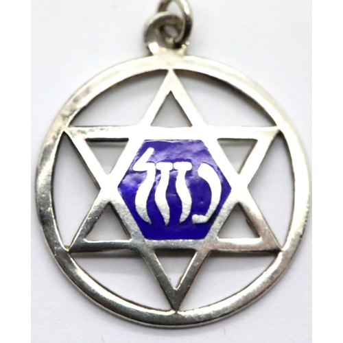 1104 - Vintage sterling silver and enamel Star of David pendant. P&P Group 1 (£14+VAT for the first lot and... 