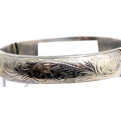 1113 - Three silver bangles. P&P Group 1 (£14+VAT for the first lot and £1+VAT for subsequent lots)