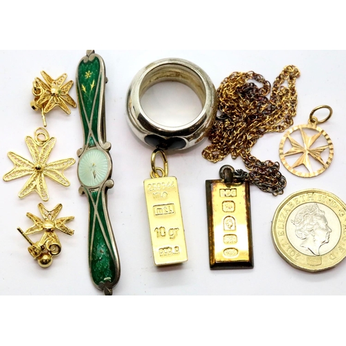 1122 - Silver ingot pendant, gilt earrings and pendant and a yellow metal Maltese cross, 46g. P&P Group 1 (... 