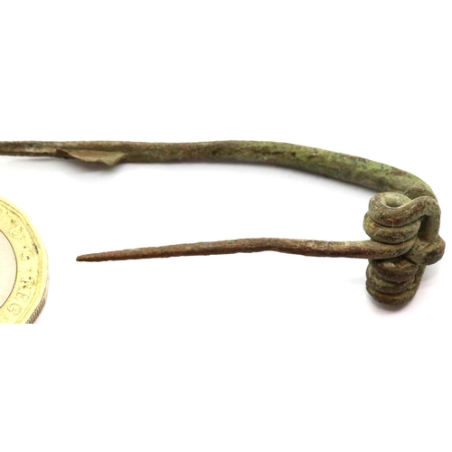 1142 - Roman Bronze Cloak Hasp / Fibula with spring intact. P&P Group 1 (£14+VAT for the first lot and £1+V... 