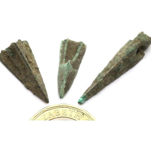 1150 - 3 Bronze Roman arrow heads - Piercer / socket types for medium-Long range. P&P Group 1 (£14+VAT for ... 